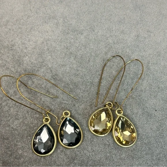🛍3/$20 Gray gold rhinestone teardrop dangling earring set - Picture 5 of 5